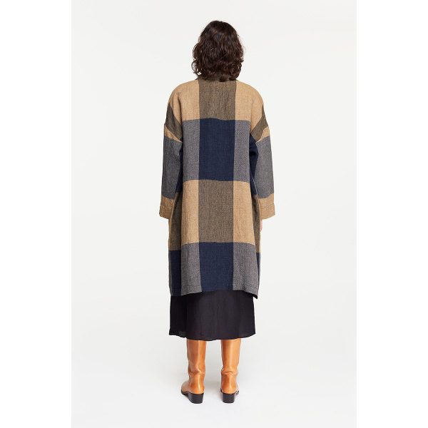 pomandere_oversized-patchwork-coat-blue_2_resort-conceptstore