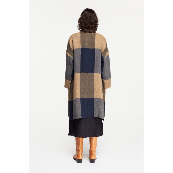 pomandere_oversized-patchwork-coat-blue_2_resort-conceptstore