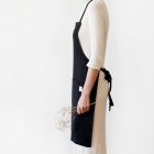 leinen_daily-apron_black_2_resort-conceptstore