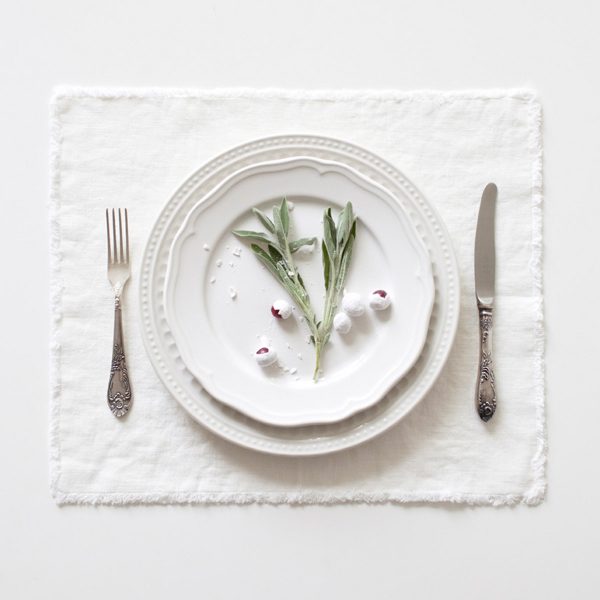 linentales_placemats-white-fringes_resort-conceptstore