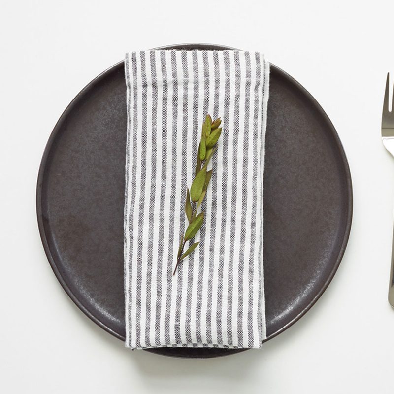 linen-tales_servietten_weiss-thin-stripes_resort-conceptstore