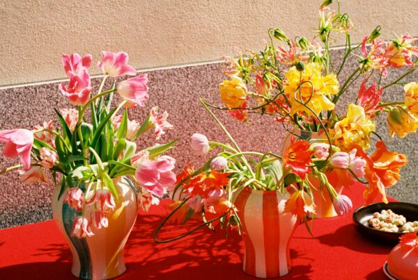 hay-sobremesa-vase-strip_muttertag_resort-innsbruck_teaser_2400-1200