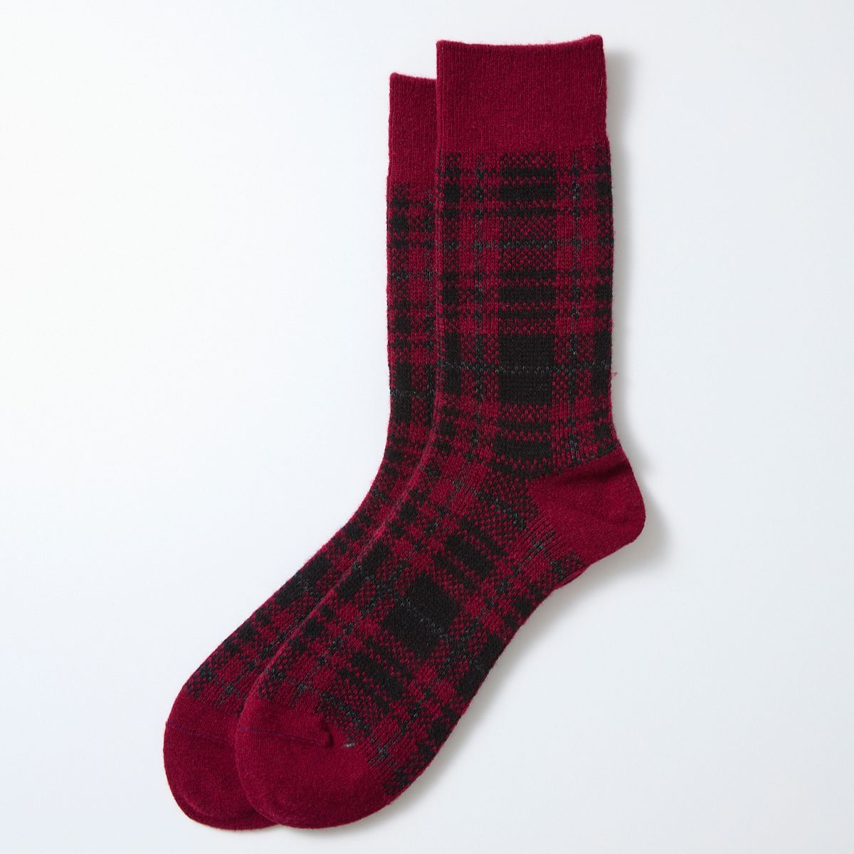 rototo_check_pattern_merino_socks_dark_red_black_resort_innsbruck.jpg