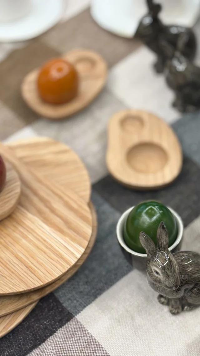 Alles für den Ostertisch 🐇🐰🐣
Tischdecken, Servietten, Eierbecher, Geschirr, Gläser, Osterschmuck - alles wie immer mit dem besonderen resort Touch!

@frohstoff 
@andreabaumann.porzellan 
@libeco_home 
@quail_ceramics 
@fermliving

📹 @_photography_bhenderson